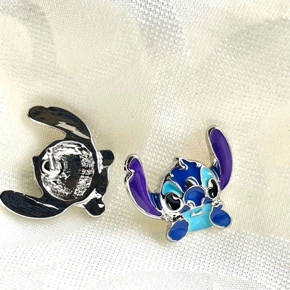 💙 NWOT Stitch Earrings – Official Disney Jewelry 🐾✨ - Picture 3 of 8